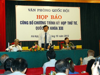 Xem xét thông qua nghị quyết lấy phiếu tín nhiệm Xem xét thông qua nghị quyết lấy phiếu tín nhiệm