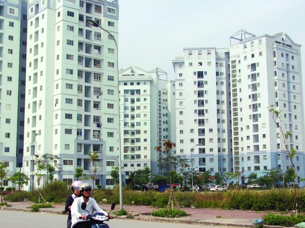 Dân sẽ được chọn nhà tái định cư tại Hà Nội Nhiều người dân tại khu tái định cư Nam Trung Yên kiến nghị về chất lượng nhà quá kém, quản lý dịch vụ thiếu chuyên nghiệp Ảnh: Minh Tuấn