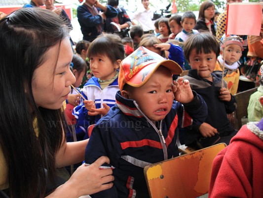 Học sinh Bản Khoang rộn ràng khai giảng sau lũ dữ Học sinh Bản Khoang rộn ràng khai giảng sau lũ dữ