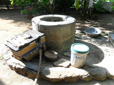 Lạ lùng giếng cổ 'nuốt' đồ vật ở Quảng Ngãi Lạ lùng giếng cổ 'nuốt' đồ vật ở Quảng Ngãi