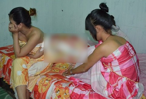 Mẹ đi bán dâm, con 2 tháng tuổi khát sữa ở nhà hàng xóm Mẹ đi bán dâm, con 2 tháng tuổi khát sữa ở nhà hàng xóm