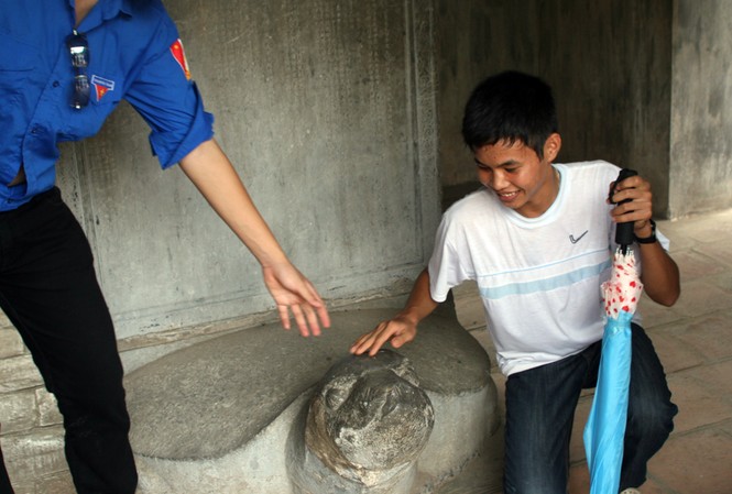 Không sờ được đầu rùa, quyết không về! Không sờ được đầu rùa, quyết không về!