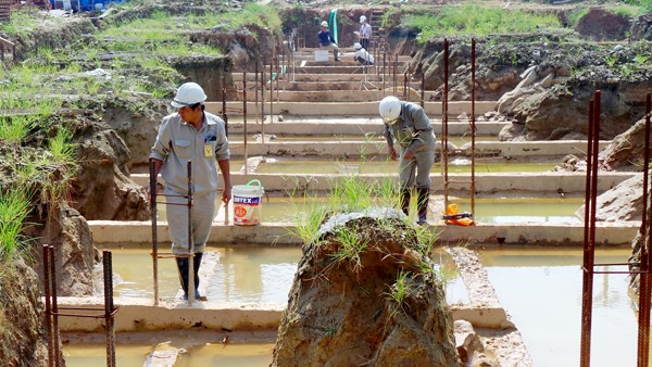 Dự án 5.000 tỷ: Ống khói bị móp chứ không vênh Khu vực công trình kém chất lượng theo cChur đầu tư sẽ phải đập đi làm lại.