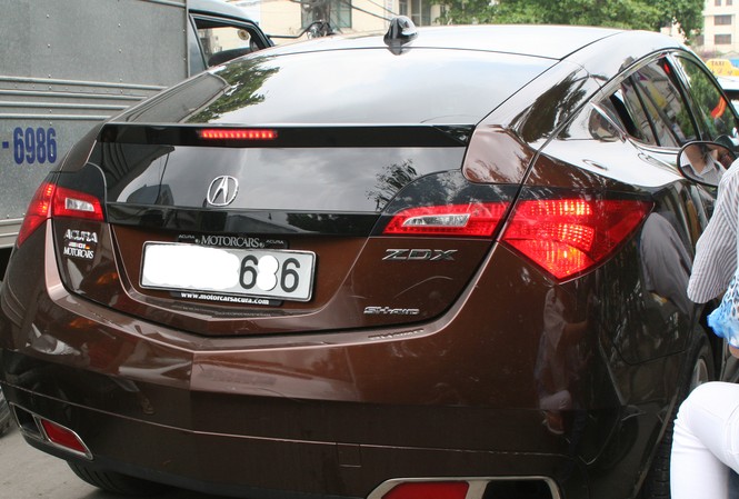 Khi sĩ tử nhà giàu đi thi Chiếc Acura được gia đình giao cho Đ.V.N lên Hà Nội thi đại học . Ảnh: Minh Đức