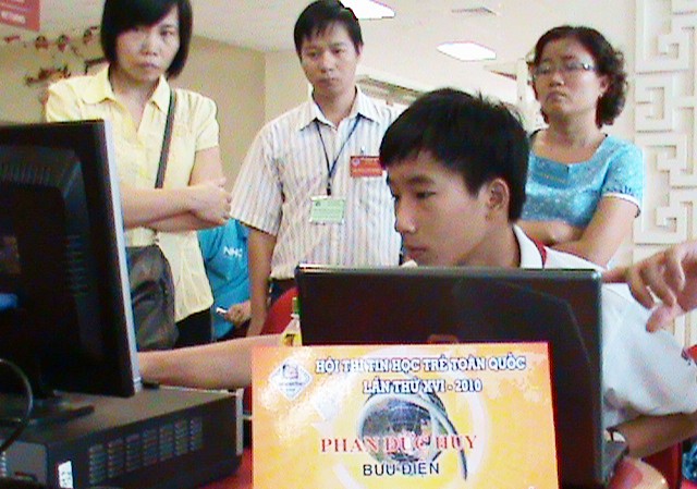 Viết phần mềm biển đảo, lịch sử Phạm Đức Huy tại Hội thi Tin học trẻ toàn quốc năm 2010 Ảnh: TL