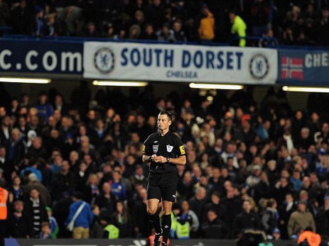 Bê bối phân biệt chủng tộc của trọng tài Clattenburg ở trận Chelsea - M.U Bê bối phân biệt chủng tộc của trọng tài Clattenburg ở trận Chelsea - M.U