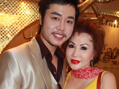 'Phi công trẻ' Hoàng Việt lại kể chuyện tình yêu với nữ tỷ phú U60 'Phi công trẻ' Hoàng Việt lại kể chuyện tình yêu với nữ tỷ phú U60