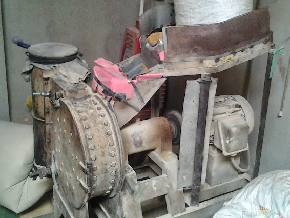 Một công nhân bị máy nghiền nát chân Một công nhân bị máy nghiền nát chân