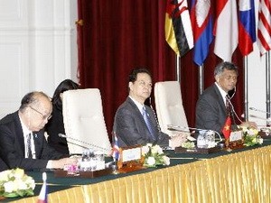 Lãnh đạo các nước ASEAN ra Tuyên bố Phnom Penh Lãnh đạo các nước ASEAN ra Tuyên bố Phnom Penh