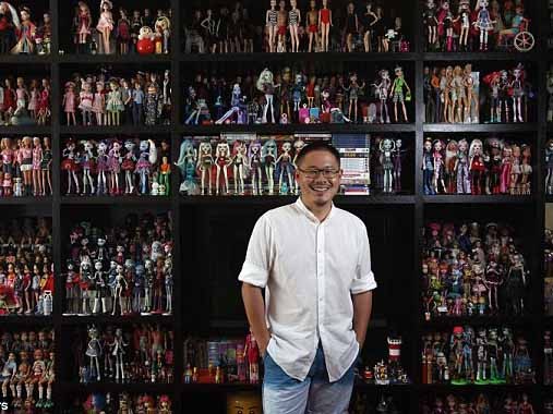 Bộ sưu tập 9.000 búp bê của mày râu Singapore Bộ sưu tập 9.000 búp bê của mày râu Singapore