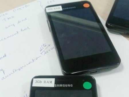 Samsung lộ smartphone 'khủng' RAM 3GB Samsung lộ smartphone 'khủng' RAM 3GB