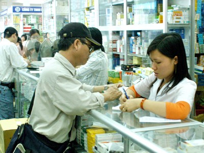 Hết thời lòng vòng tăng giá thuốc? Cục Quản lý Dược khẳng định sẽ đưa hoạt động mua bán thuốc vào khuôn khổ bằng việc cắt bỏ những tầng nấc trung gian. Ảnh: Hồng Vĩnh - Thái Hà