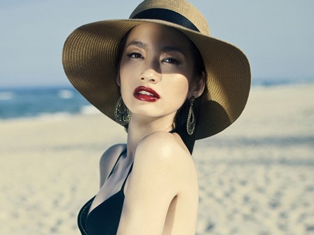 Trúc Diễm môi cong gợi cảm trên biển Trúc Diễm môi cong gợi cảm trên biển