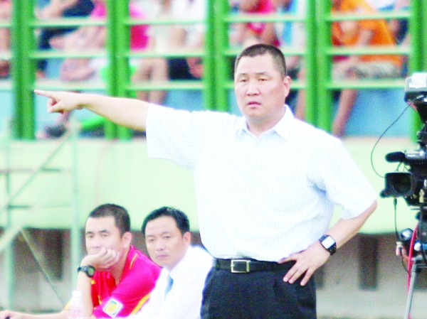 Thế khó của hai HLV Hàn Quốc ở V-League Thế khó của hai HLV Hàn Quốc ở V-League