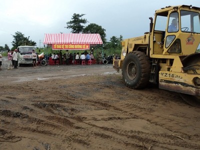 Thiên lệch doanh nghiệp, ép dân Thiên lệch doanh nghiệp, ép dân