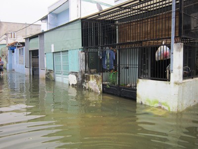 Chạy lụt giữa đêm khuya Chạy lụt giữa đêm khuya