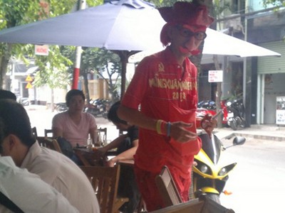 Những cách bán vé số kỳ dị ở Sài Gòn Những cách bán vé số kỳ dị ở Sài Gòn