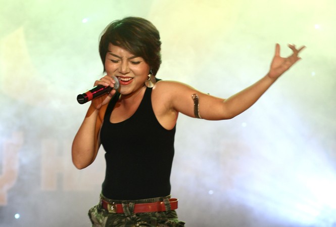 Thái Thùy Linh 'đốt cháy' trường Mỏ Địa chất Thái Thùy Linh 'đốt cháy' trường Mỏ Địa chất