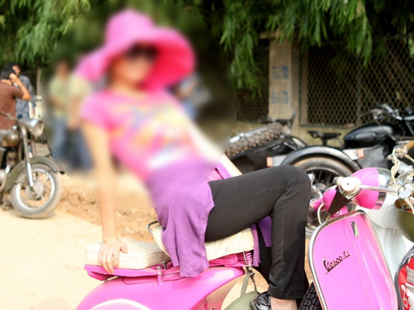 Bán đất cho con gái 'lột xác' thành tiểu thư Vân luôn tỏ ra ăn chơi sành điệu