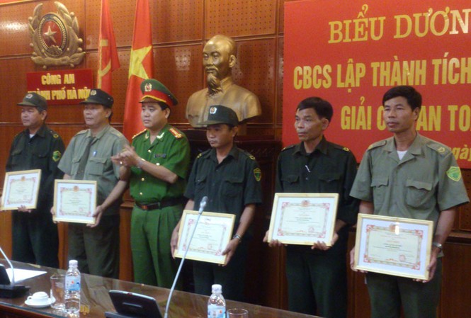 Bí ẩn bé gái giúp công an Hà Nội phá án bắt cóc trẻ em tống tiền Bí ẩn bé gái giúp công an Hà Nội phá án bắt cóc trẻ em tống tiền