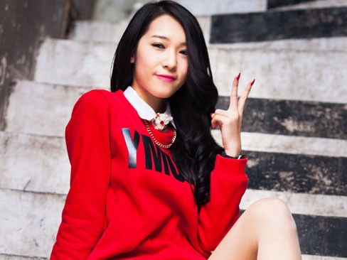 Hot-girl Emily: Bụi vẫn gợi cảm Hot-girl Emily: Bụi vẫn gợi cảm