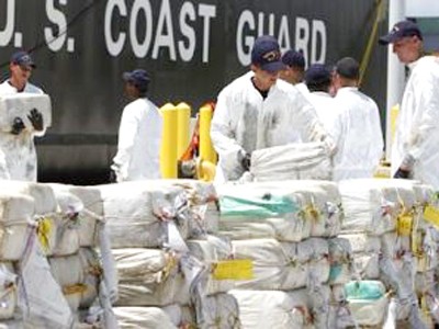 Bắt giữ tàu ngầm chở 7,5 tấn Cocaine Bắt giữ tàu ngầm chở 7,5 tấn Cocaine