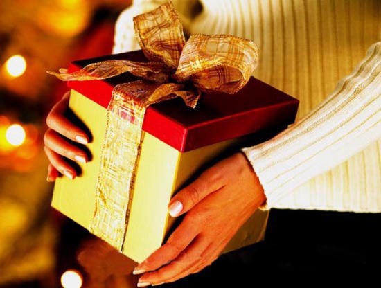 Tôi tặng túi hàng hiệu, em vẫn đòi chia tay... Tôi tặng túi hàng hiệu, em vẫn đòi chia tay...