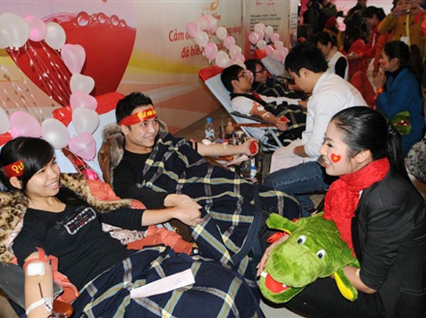 Lễ hội Xuân Hồng thu được 23.072 đơn vị máu trong 5 năm Lễ hội Xuân Hồng 2012 tại Hà Nội
Ảnh: Tuấn Nguyễn