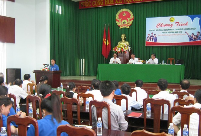 Lãnh đạo TP Buôn Ma Thuột đối thoại với thanh niên Lãnh đạo TP Buôn Ma Thuột đối thoại với thanh niên