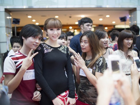 Ngọc Quyên bỗng dưng ...kín đáo Ngọc Quyên bỗng dưng ...kín đáo
