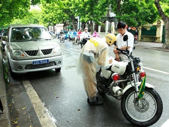 Hà Nội xử lý 21 xe biển xanh vi phạm trong nửa tháng Hà Nội xử lý 21 xe biển xanh vi phạm trong nửa tháng