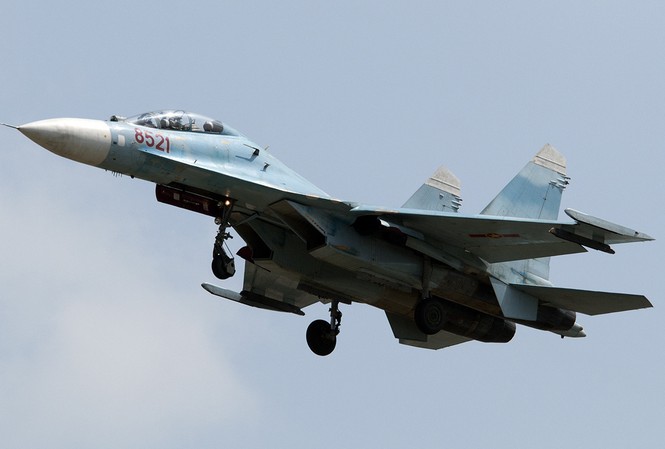 Su-27 huấn luyện ‘chạm và bay’ Su-27 huấn luyện ‘chạm và bay’