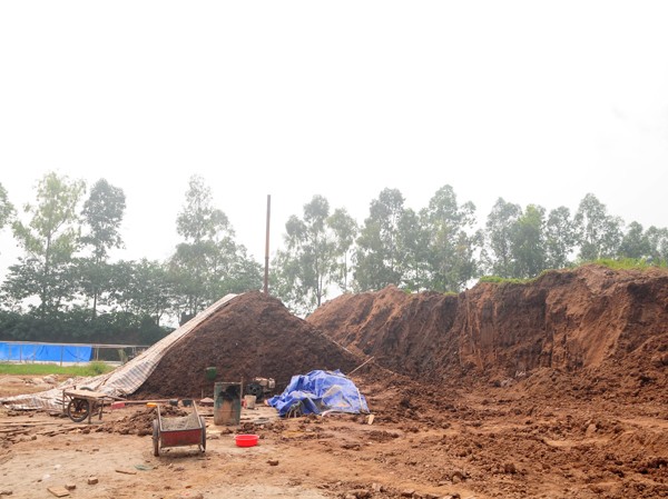 Bom bi nổ tung máy gạch, ba người thương vong Khu vực chính xảy ra vụ nổ chiều 8-10. Ảnh: Tuấn Nguyễn