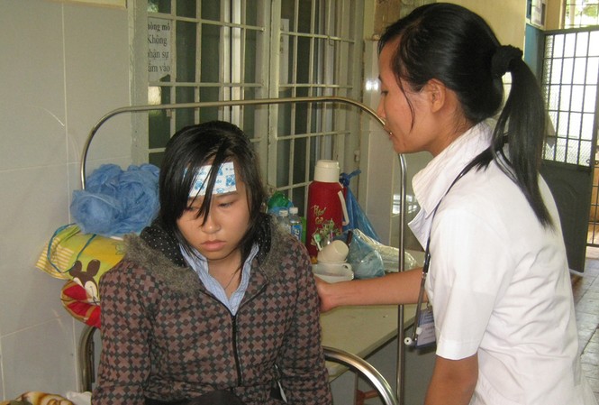 Thí sinh ngất hơn 10 lần ngày thi đại học Thí sinh ngất hơn 10 lần ngày thi đại học