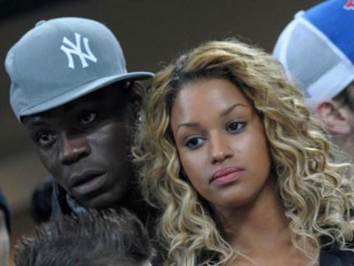 Balotelli bị đồn cặp kè hoa hậu Balotelli bị đồn cặp kè hoa hậu