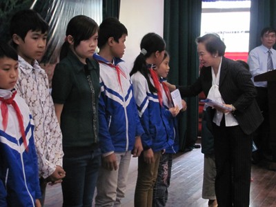Cần quan tâm đến trẻ em Cần quan tâm đến trẻ em