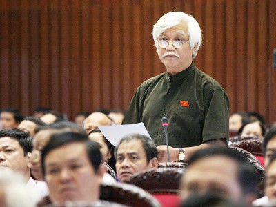 Quan tâm đến lòng tin của dân ĐB Dương Trung Quốc nói, người dân cần sự tin cậy và thẳng thắn của Quốc hội