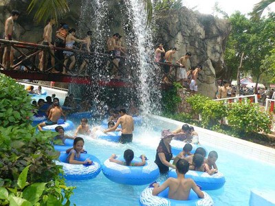 Công viên Hồ Tây có trò mới Chơi trò sông lười tại CV nước Hồ Tây