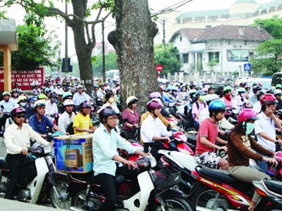 Thu quỹ bảo trì đường bộ: Gần 2,2 triệu đồng/xe con/năm Thu quỹ bảo trì đường bộ: Gần 2,2 triệu đồng/xe con/năm
