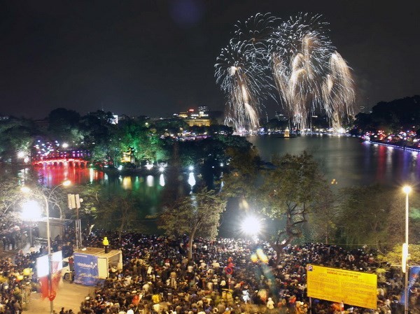 Hà Nội đón năm mới 2014: Linh thiêng và hào hoa Hà Nội đón năm mới 2014: Linh thiêng và hào hoa