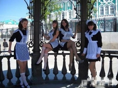Nữ sinh Nga hóa cô hầu bàn xinh đẹp Nữ sinh Nga hóa cô hầu bàn xinh đẹp