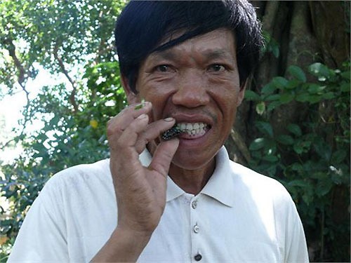 ‘Dị nhân’ nghiện ăn côn trùng ‘Dị nhân’ nghiện ăn côn trùng