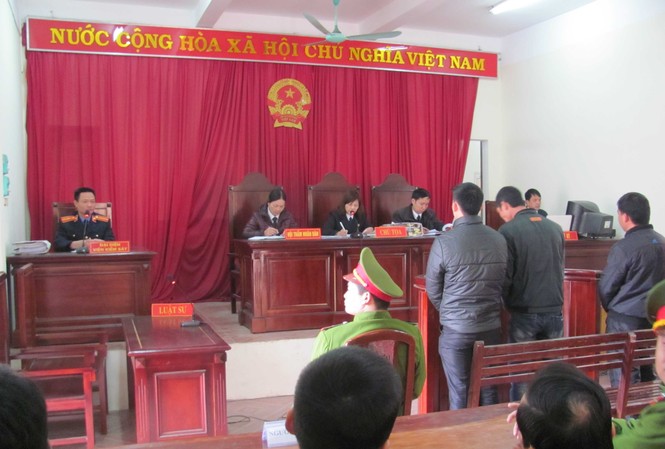 Hoãn xử vụ công an trấn tiền gái mại dâm Hoãn xử vụ công an trấn tiền gái mại dâm