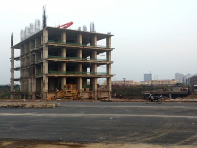 Lấp xong hố tử thần đường Lê Văn Lương kéo dài Lấp xong hố tử thần đường Lê Văn Lương kéo dài