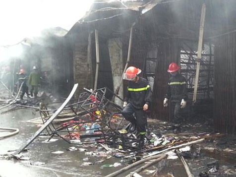 Giới trẻ ngỡ ngàng tin 'chợ sinh viên' Nhà Xanh bị cháy Giới trẻ ngỡ ngàng tin 'chợ sinh viên' Nhà Xanh bị cháy