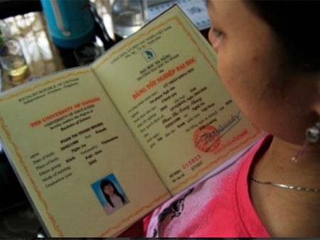 Sinh viên, cử nhân nổi tiếng bất đắc dĩ Sinh viên, cử nhân nổi tiếng bất đắc dĩ