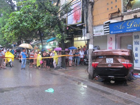 Khởi tố nữ tài xế tông chết người Khởi tố nữ tài xế tông chết người