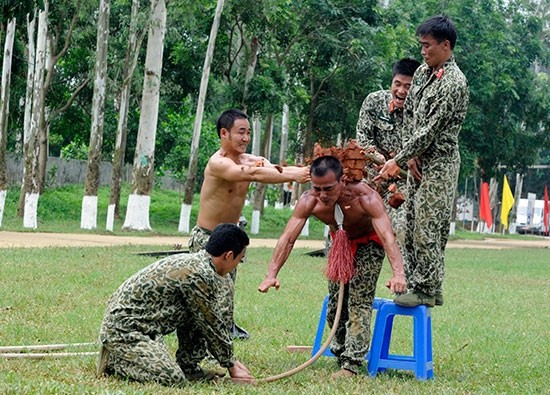 Đặc công tung tuyệt kỹ chiến thuật chống khủng bố Đặc công tung tuyệt kỹ chiến thuật chống khủng bố
