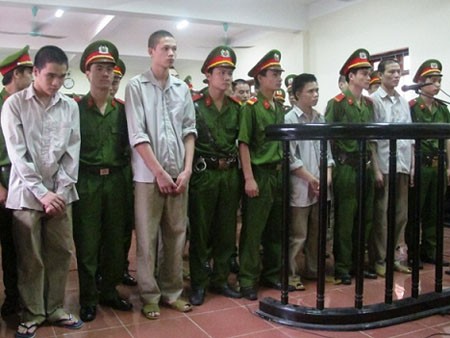 Hoãn xử phúc thẩm vụ 'quan tài diễu phố' Hoãn xử phúc thẩm vụ 'quan tài diễu phố'