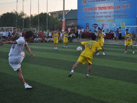 Bóng đá 'phủi' hút sao V-League Bóng đá 'phủi' hút sao V-League